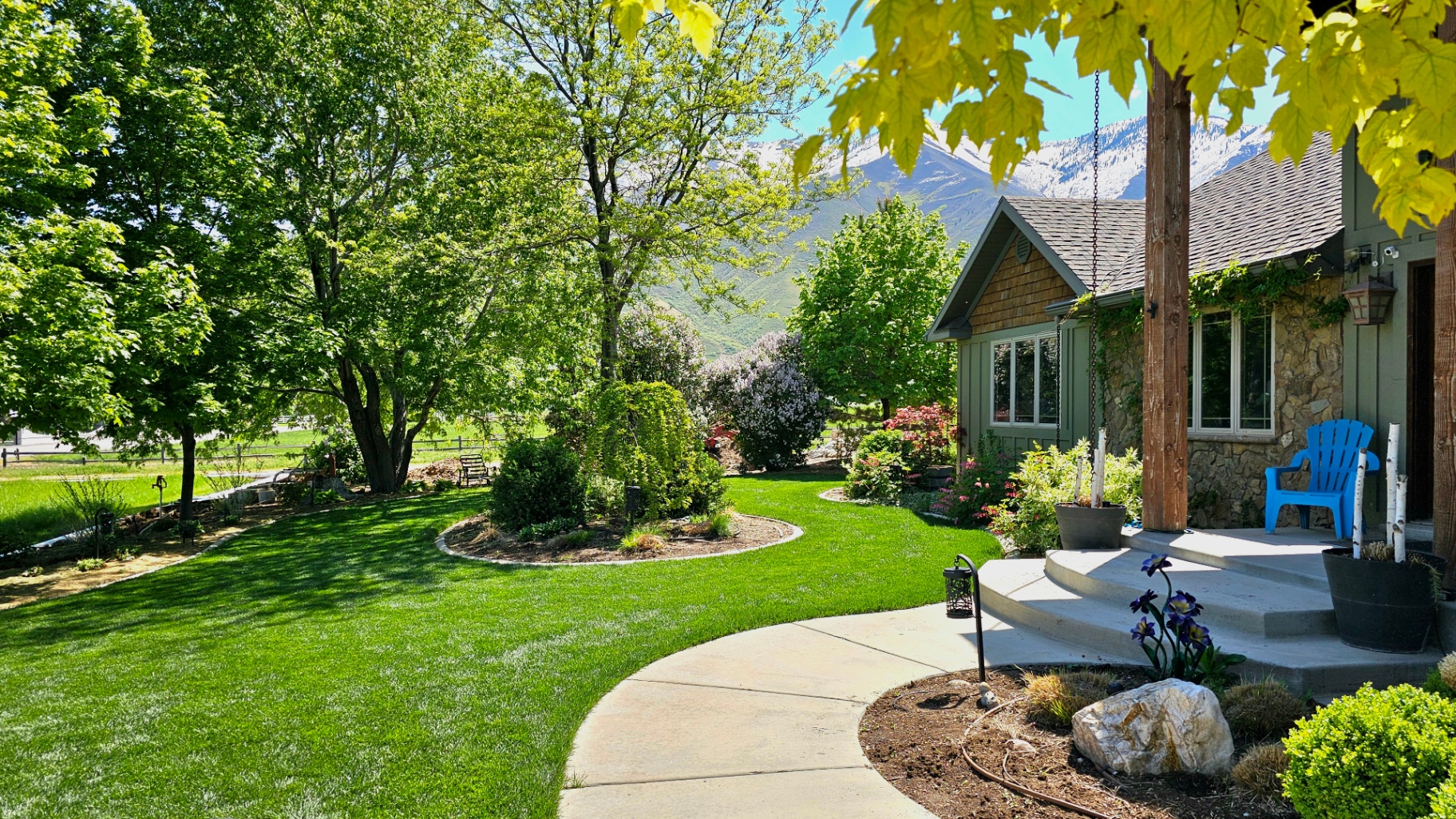 Front walkway with manicured lawn and mountain view